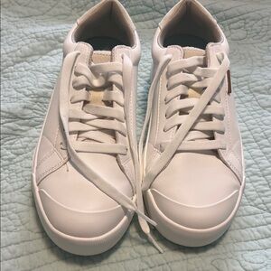 Dr. Scholl's White Casual Sneakers Wmn Size 7